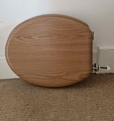 Photo of free Wood Toilet Seat: Clean and Solid (Harringay Green Lanes N4) #2
