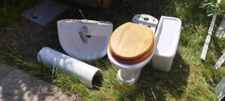 Photo of free 2/3 piece bathroom suite (East Acton W12) #1