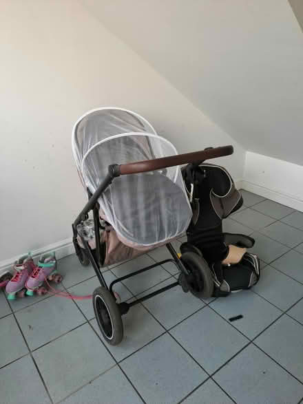 Photo of free Car seat for babies (Ruchill street G20) #3