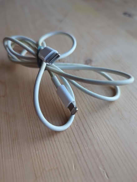 Photo of free USB C to iPhone lightning cable (Norton Lees S8) #1