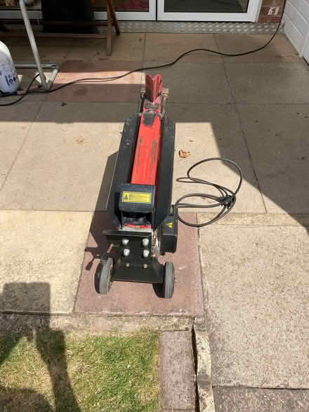 Photo of free Electric log splitter. (Priorslee TF2) #3