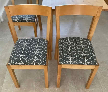 Photo of free kitchen table and 4 chairs (Wickford SS11) #2