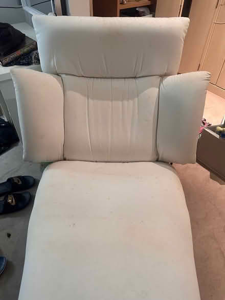 Photo of free Off white recliner chair (Carshalton Beeches SM5) #1