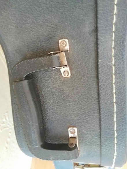 Photo of free rigid guitar case (Blackford Hill EH9) #1