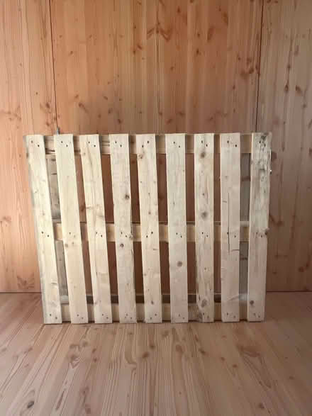 Photo of free Wooden Pallet (Camden Square NW1) #1