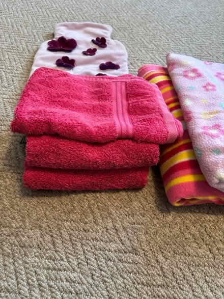 Photo of free Girl bundle blankets, towels bundle (Letchworth SG6) #2