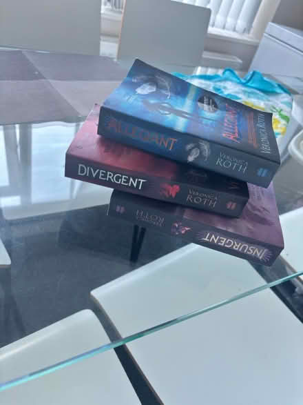 Photo of free Divergent 3 and cookbooks (S662QB) #3