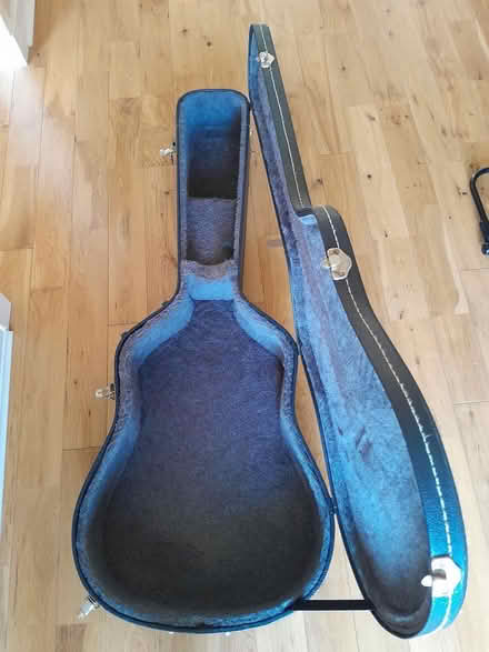 Photo of free rigid guitar case (Blackford Hill EH9) #2