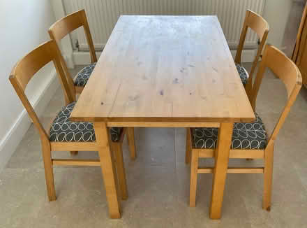 Photo of free kitchen table and 4 chairs (Wickford SS11) #1