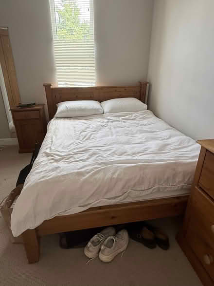 Photo of free Queen/King Size bed (Twickenham TW11) #1