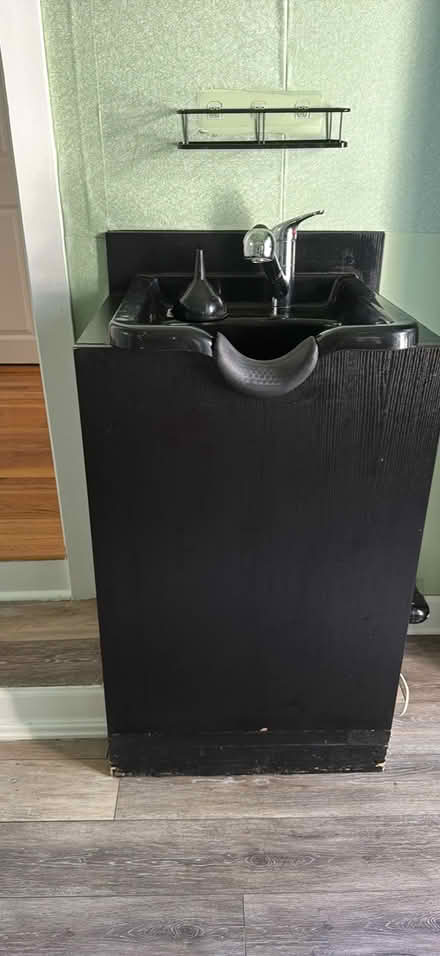 Photo of free Salon sink (Uxbridge Mas) #3