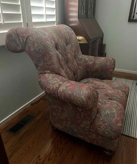 Photo of free Clean Comfortable Cozy Chair (Central San Rafael) #2