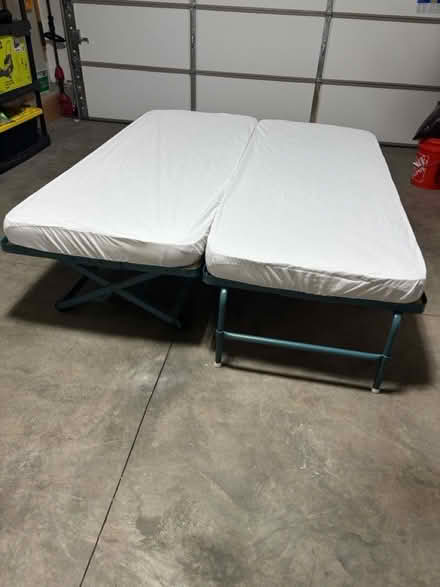 Photo of free Trundle bed (VA55 0.5 m west - Haymarket VA) #1
