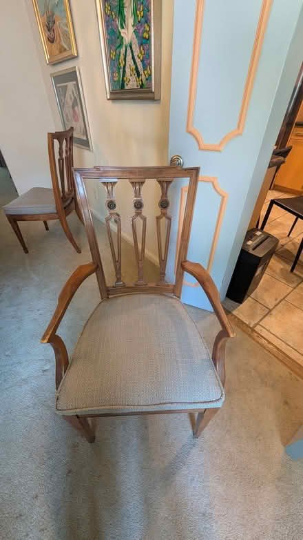 Photo of free Dining room table and chairs (Teaneck, NJ) #3