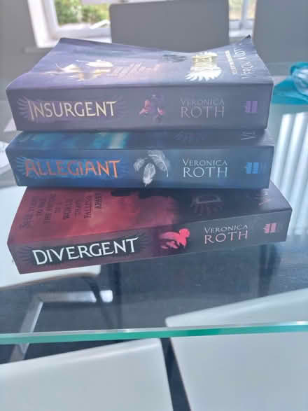 Photo of free Divergent 3 and cookbooks (S662QB) #2