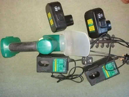 Photo of free Cordless hedge trimmer/grass shears (Kidlington OX5) #3