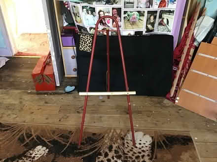 Photo of free Child art stand (Farnborough Hampshire GU14) #1
