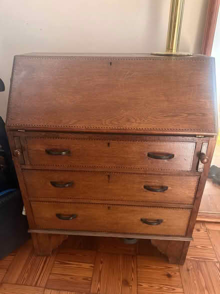 Photo of free Bureau desk (Carshalton Beeches SM5) #1