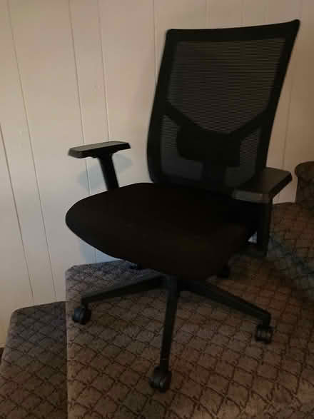 Photo of free Desk chair (South Olive st) #1