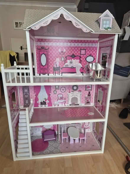 Photo of free Doll house (Calcot RG31) #1