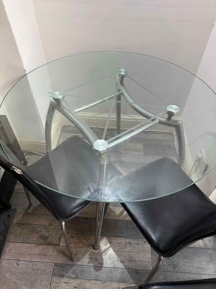 Photo of free Dinning table and chairs (Ub60ln) #2