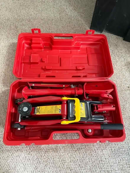Photo of free Trolley Jack and Axle Stands (Chiswell Green AL2) #1