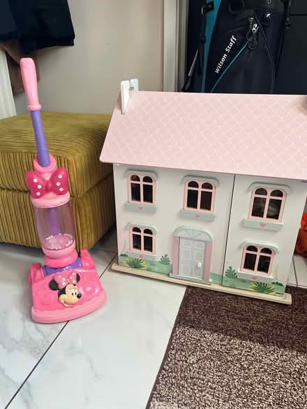 Photo of free Toys and dolls house (Leeds 10) #1
