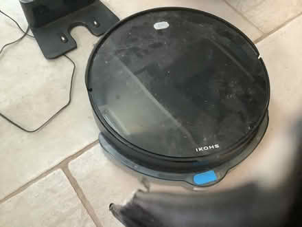 Photo of free Robot vacuum cleaner (LE2 , Clarendon Park) #4