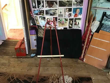 Photo of free Child art stand (Farnborough Hampshire GU14) #2