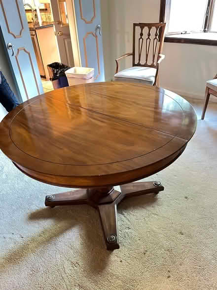 Photo of free Dining room table and chairs (Teaneck, NJ) #1