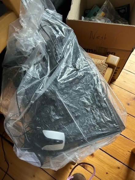 Photo of free Networking WiFi tech, keyboards and mice (Canonmills EH3) #2