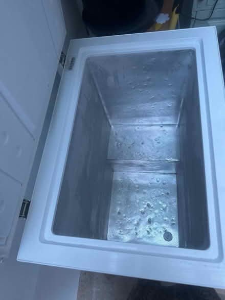 Photo of free Deep freezer (Se6 2ha) #2