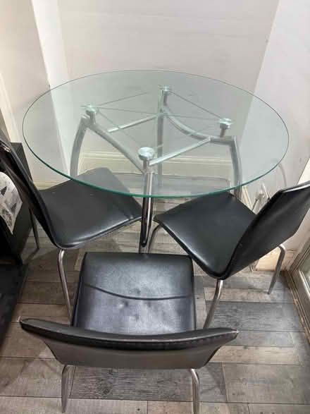 Photo of free Dinning table and chairs (Ub60ln) #1