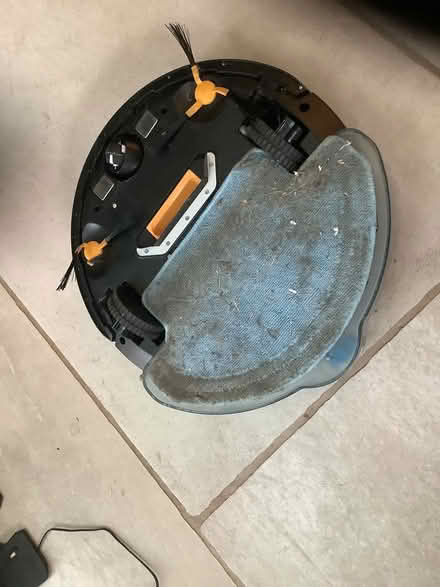 Photo of free Robot vacuum cleaner (LE2 , Clarendon Park) #1