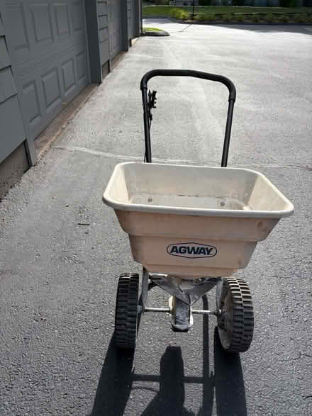 Photo of free Broadcast spreader (Glastonbury Center) #1