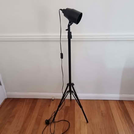 Photo of free 2M Adjustable Light Stand Tripod for Photography and others (Beaconsfield HP9) #1