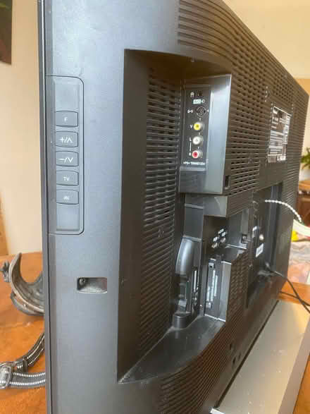 Photo of free 32" Panasonic LCD TV (Batheaston BA1) #3