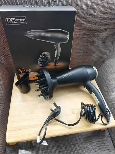 Photo of free Hair diffuser dryer 2200W TRESemmé (Ravenscourt Park W6) #3