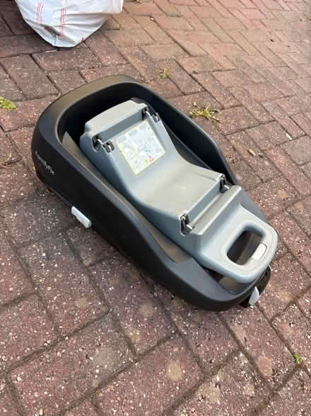Photo of free Maxi cosi isofix (Heaton Norris SK4) #2