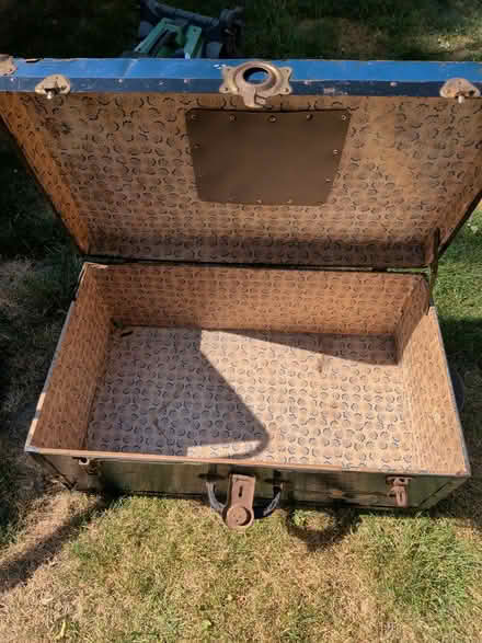 Photo of free Vintage Trunk/ Case (BR1 bickley) #2