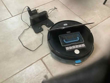 Photo of free Robot vacuum cleaner (LE2 , Clarendon Park) #2