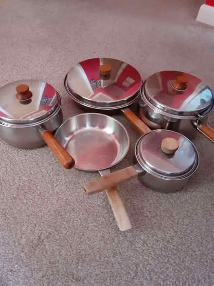 Photo of free Stainless steel pans - not for induction hob (Kenilworth CV8) #1