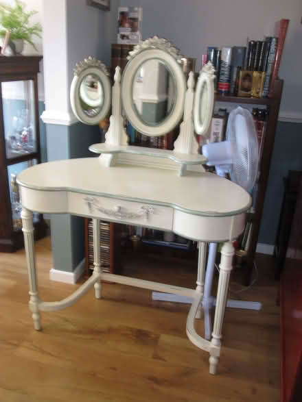 Photo of free Dressing table (Biggleswade SG18) #2