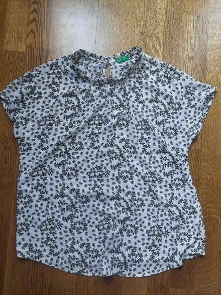 Photo of free Floral white top size 12 (Clerkenwell WC1X) #1