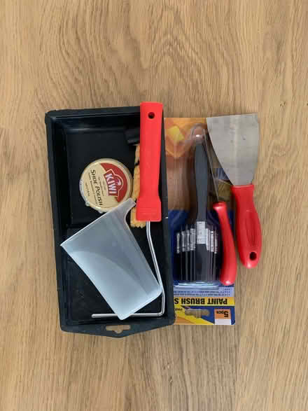 Photo of free New, unopened paint set including brushes (Camberwell SE5) #1