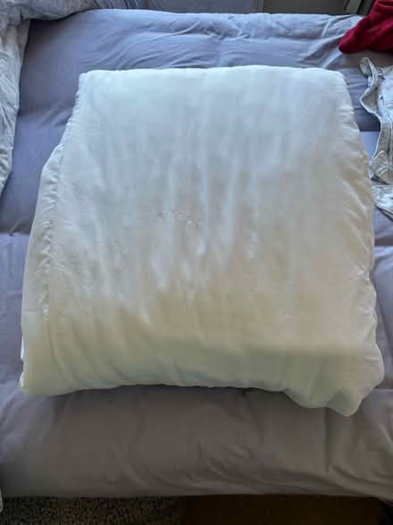Photo of free King size duvet 13.5 tog and 2 pillows (Knaresborough HG5) #1