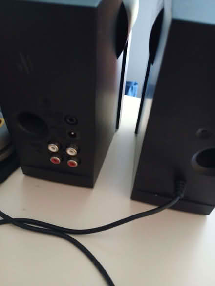 Photo of free Bose computer speakers, one is faulty (Malin Bridge S6) #2