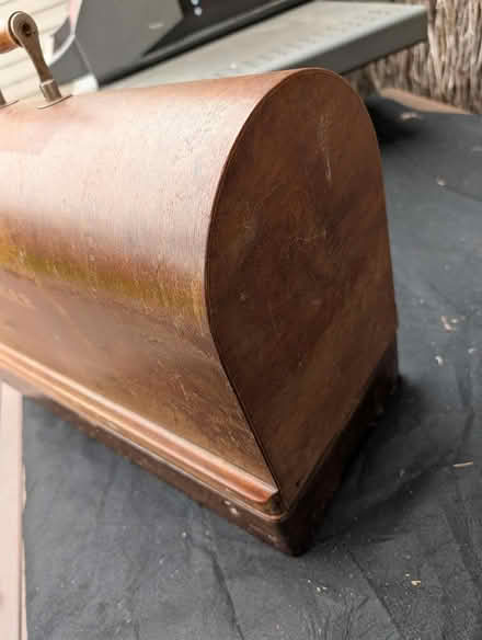 Photo of free Singer sewing machine (Hawthorn) #2