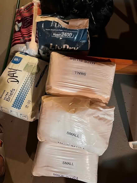 Photo of free disposable briefs size adult small (Town of Amsterdam) #1