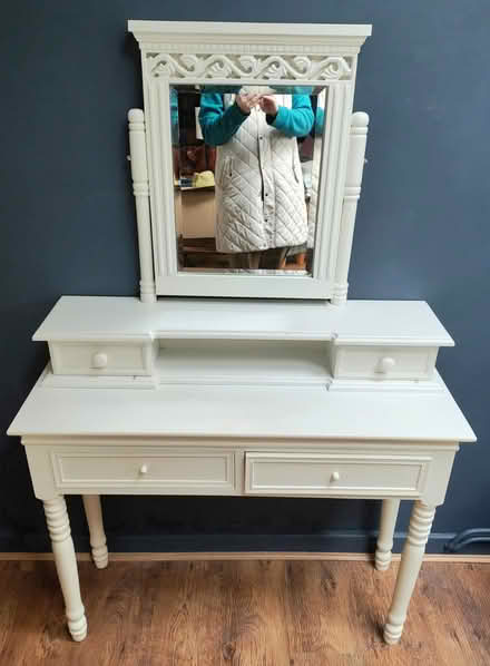 Photo of free White Console Table With Mirror (Llandderfel LL23) #2